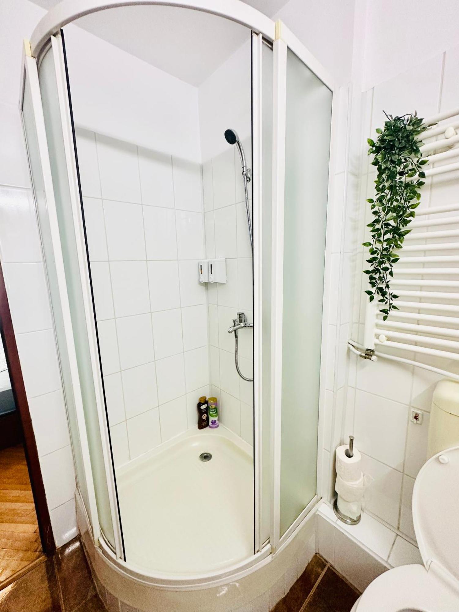Tranquil Unirii Residence - Elegant & Spacious Living With Parking Steps From Parliament Bukarest Eksteriør billede