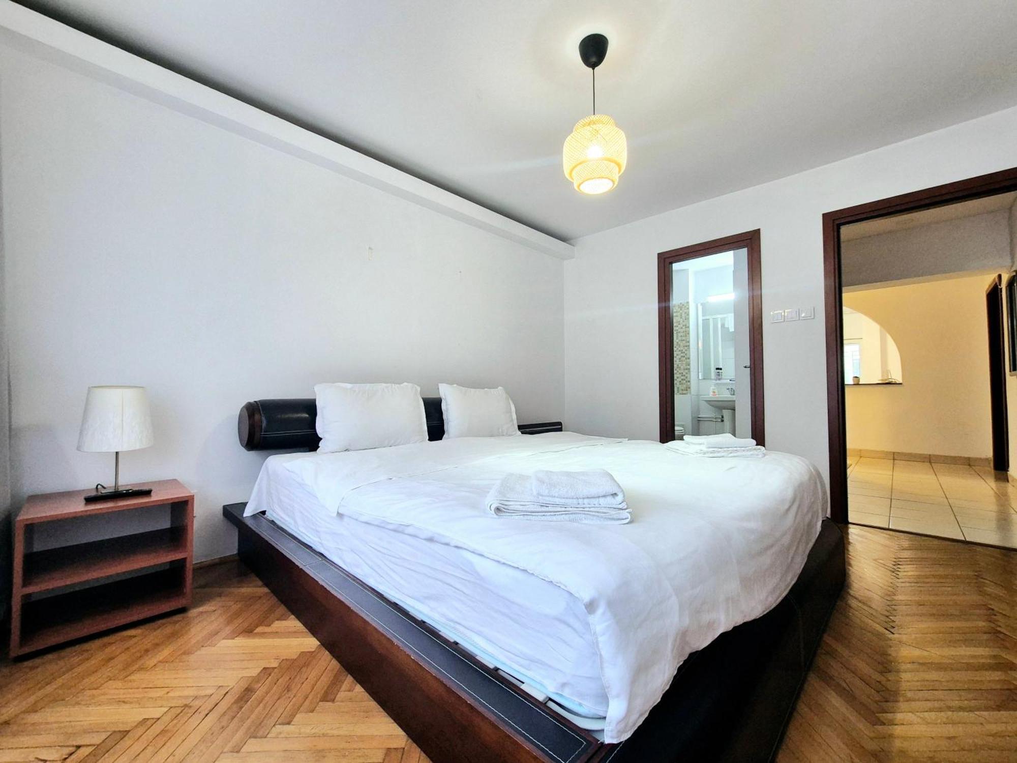 Tranquil Unirii Residence - Elegant & Spacious Living With Parking Steps From Parliament Bukarest Eksteriør billede
